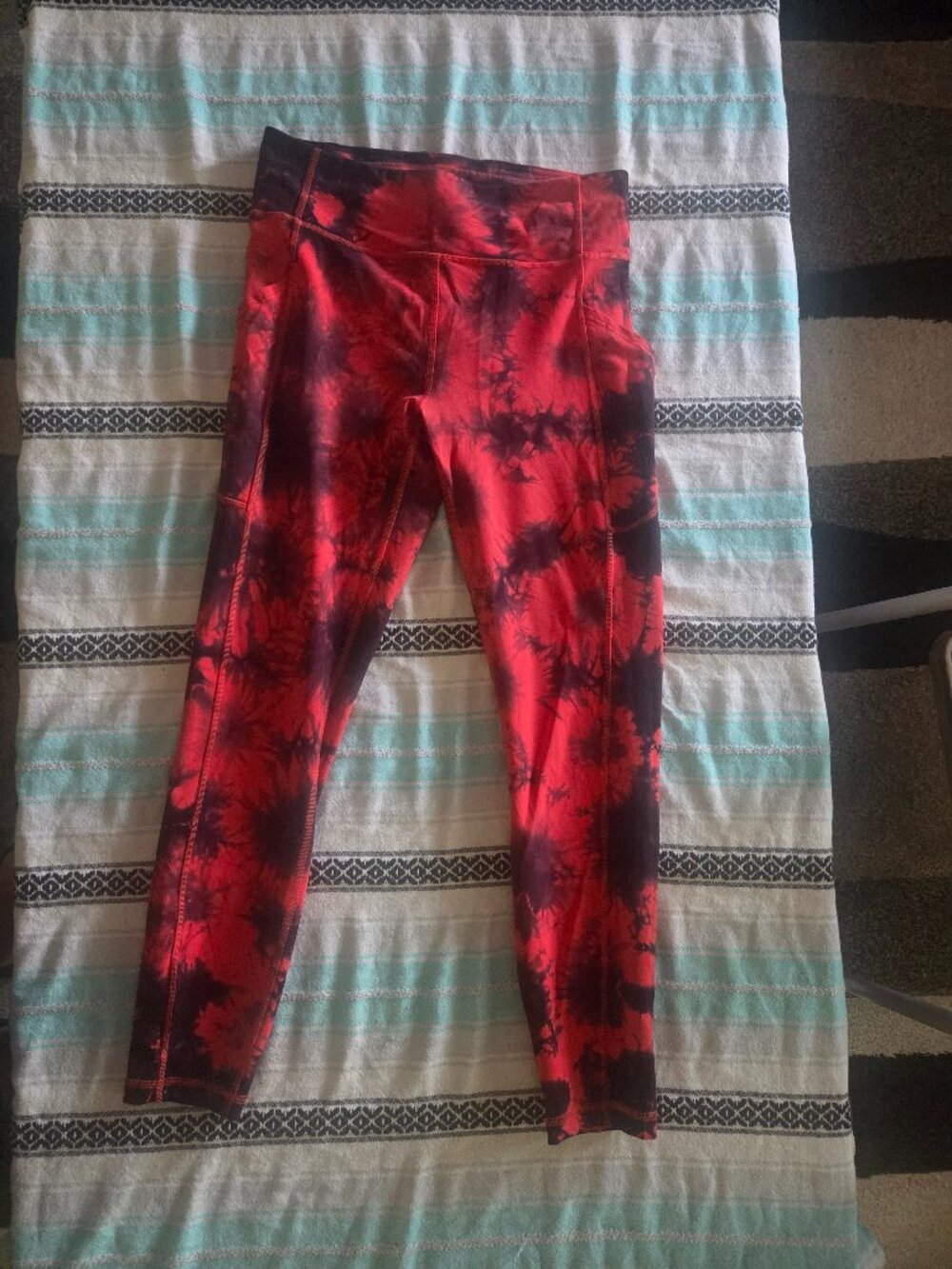 Lululemon Invigorate 25"  (high waist) Leggings Tie Dye Red/Black Size 6